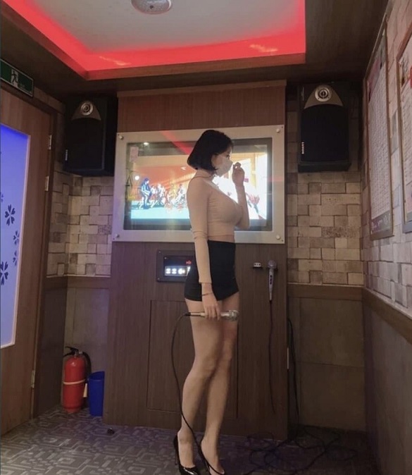 노래방도우미녀.jpg